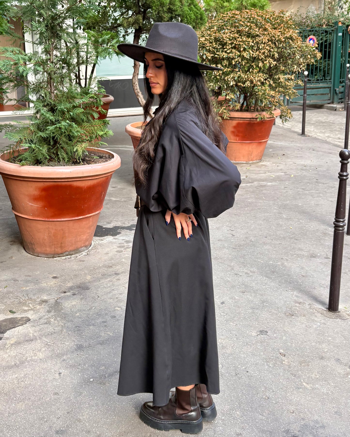 Jupe midi plissée noire avec ceinture