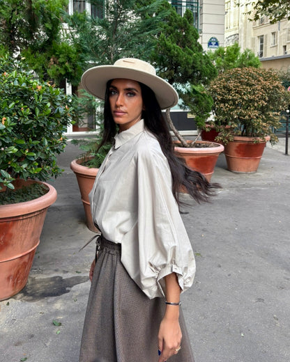 Chemisier beige sable manches bouffantes ajustables bouton dissimulé taille unique – OR SHÉLI