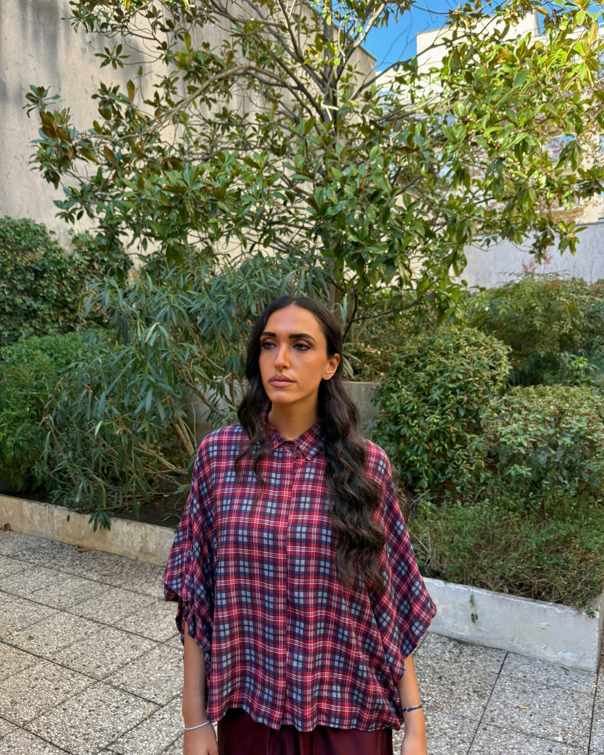 Chemisier à carreaux tartan rouge et bleu ardoise manches bouffantes ajustables taille unique – OR SHÉLI
