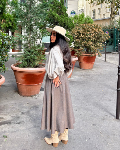 Jupe longue plissée micro-carreaux taupe avec ceinture élastique et cordon – OR SHÉLI