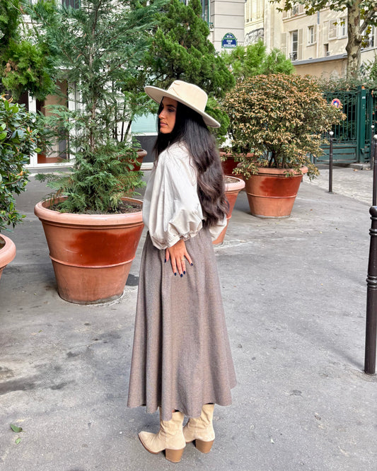 Jupe longue plissée micro-carreaux taupe avec ceinture élastique et cordon – OR SHÉLI
