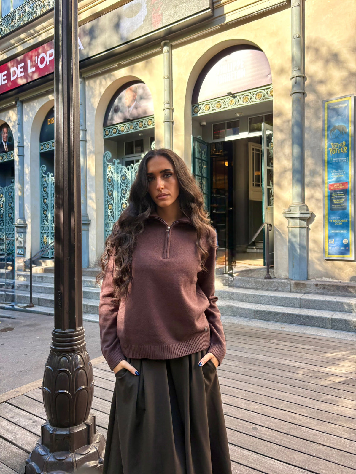 Pull col zippé en maille chocolat – taille unique – OR SHÉLI