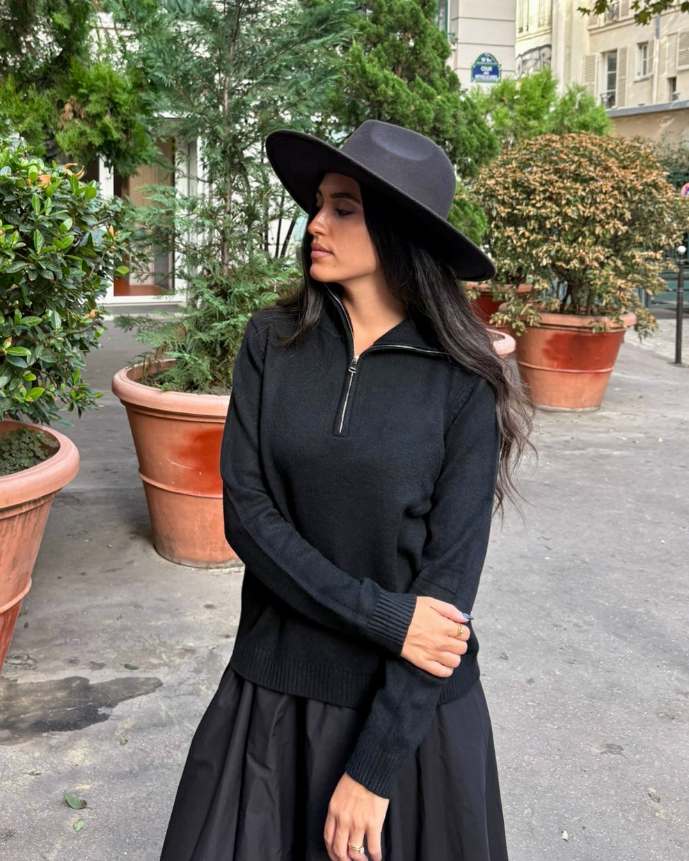 Pull col zippé en maille noire – taille unique – OR SHÉLI